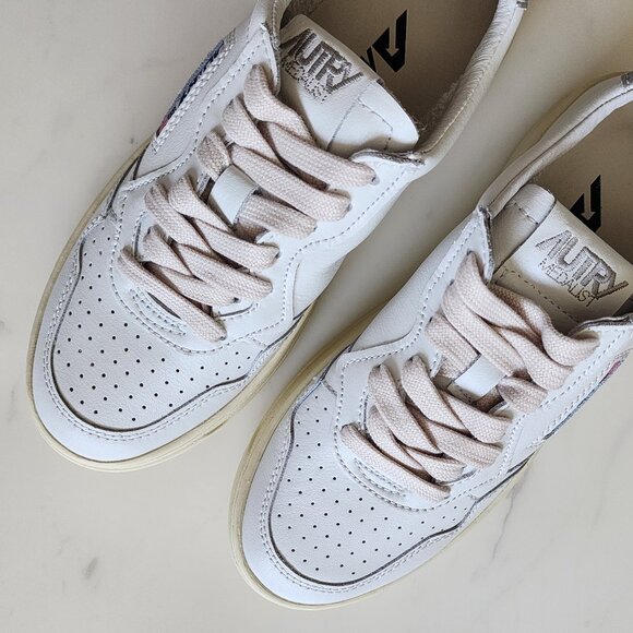 Autry Medalist Low Women’s Sneakers – White Silver Retro Vibes 👟✨ - Picture 6 of 12